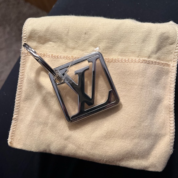 Louis Vuitton Key Chain - Picture 4 of 4